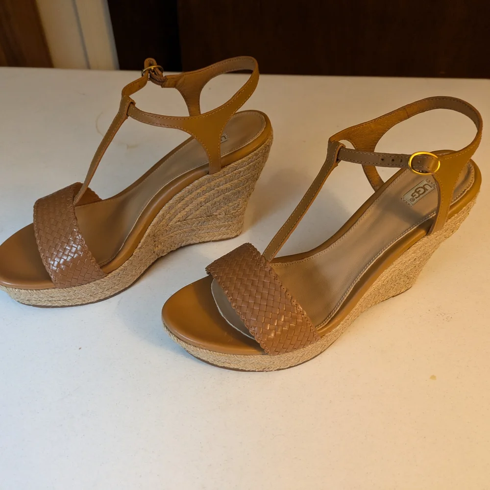 UGG Women's Fitchie II Brown Wedge Sandals. New In Box. - Picture 4 of 6